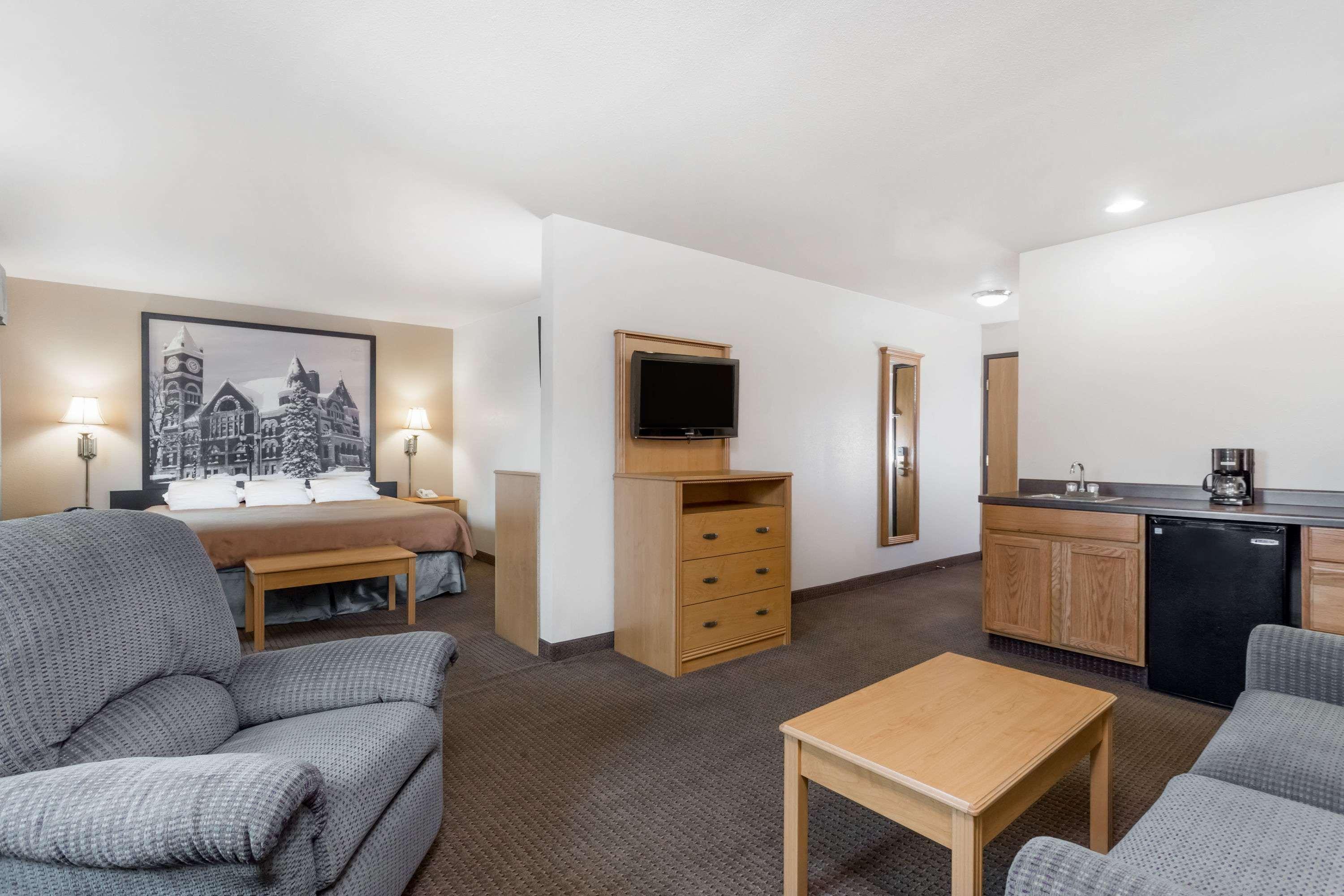 Super 8 By Wyndham Monroe Wi Hotel Luaran gambar