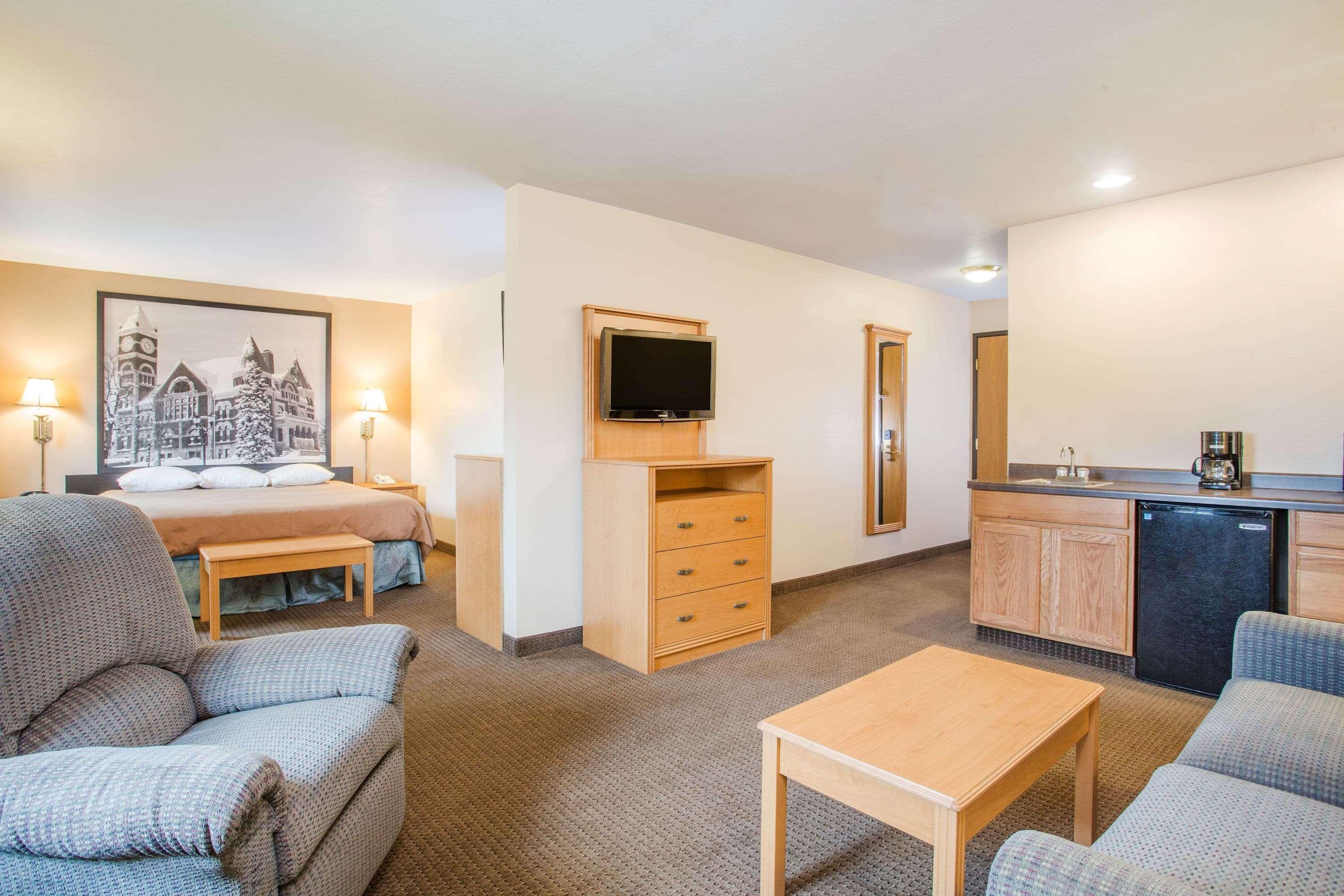Super 8 By Wyndham Monroe Wi Hotel Luaran gambar