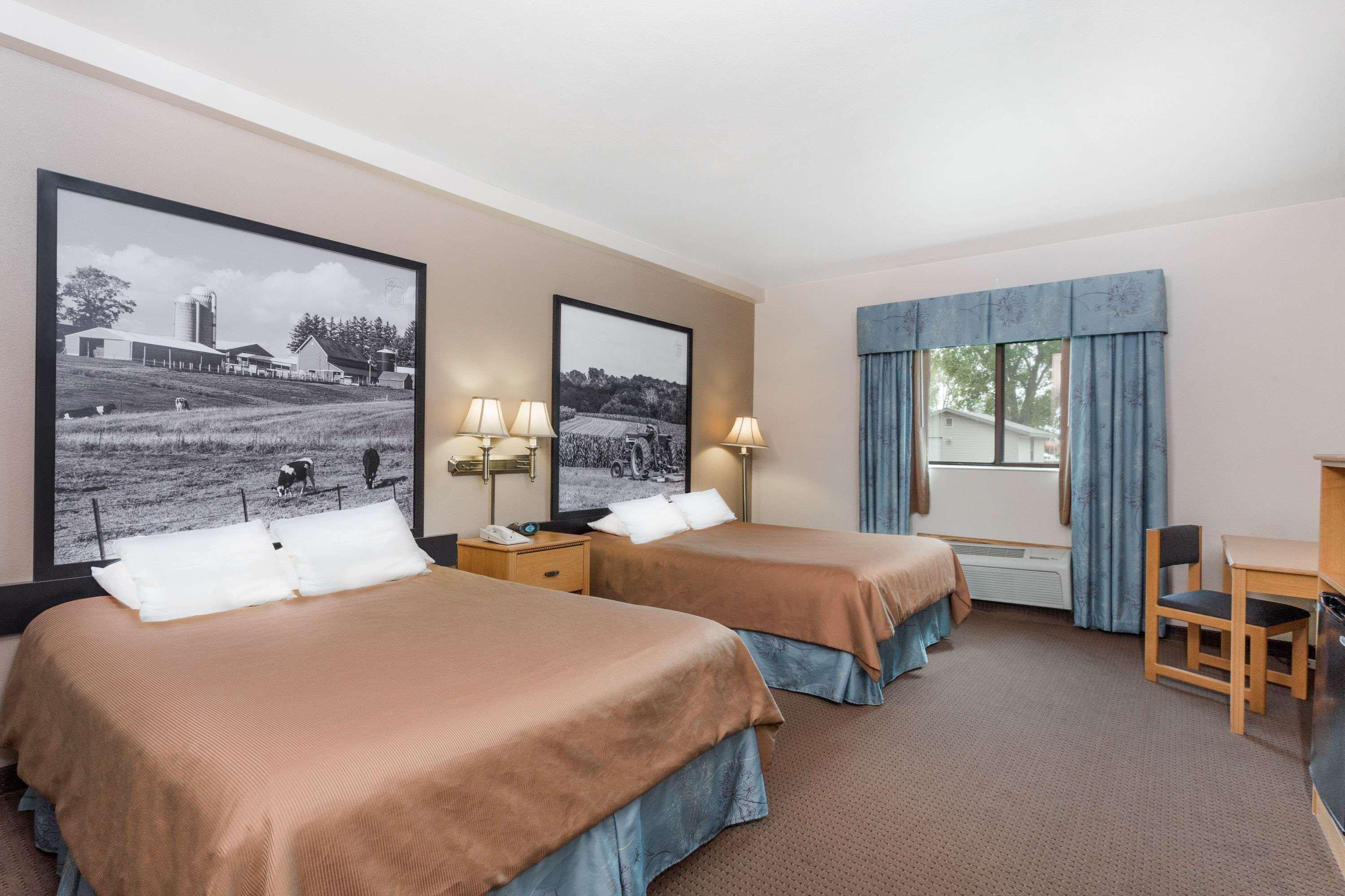 Super 8 By Wyndham Monroe Wi Hotel Luaran gambar