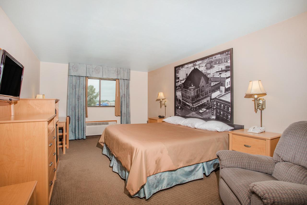 Super 8 By Wyndham Monroe Wi Hotel Luaran gambar